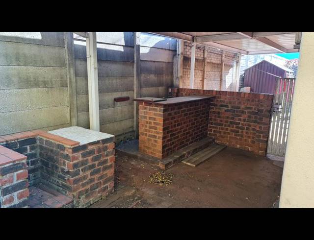 2 BEDROOM COMPLEX FOR SALE IN MUSGRAVE